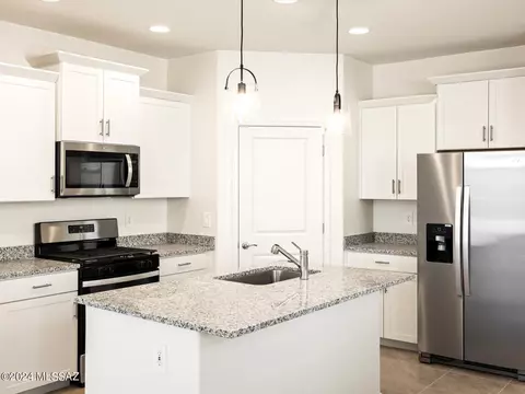 12536 E Caden Dr, Vail, AZ 85641