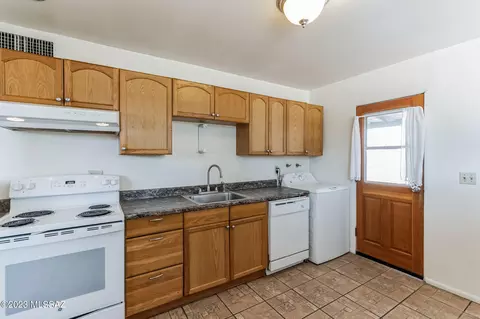 3779 E Sylvane St, Tucson, AZ 85713 photo 7