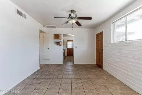 3779 E Sylvane St, Tucson, AZ 85713 photo 2