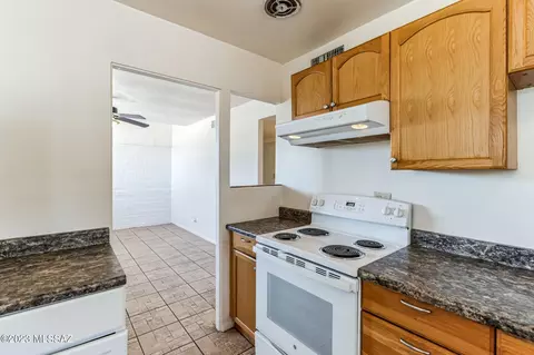 3779 E Sylvane St, Tucson, AZ 85713 photo 10
