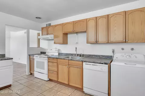 3779 E Sylvane St, Tucson, AZ 85713 photo 6