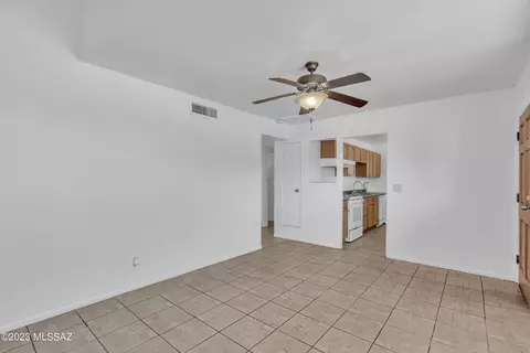 3779 E Sylvane St, Tucson, AZ 85713 photo 4