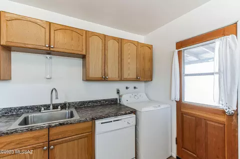 3779 E Sylvane St, Tucson, AZ 85713 photo 9
