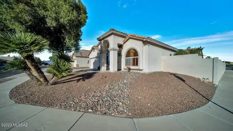 8038 N Wildomar Dr, Tucson, AZ 85743