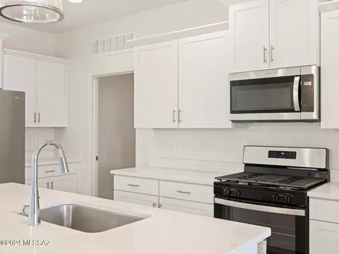 12560 E Caden Dr, Vail, AZ 85641