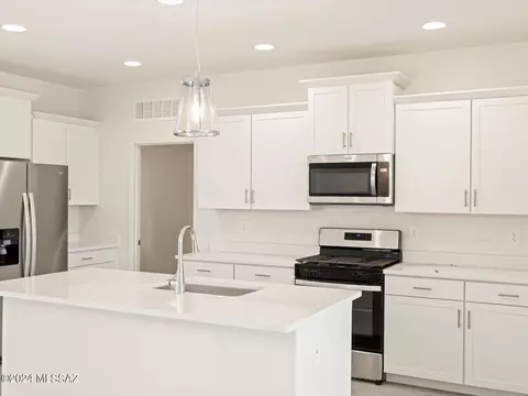 Kitchen - 12560 E Caden Dr, Vail, AZ 85641 photo 2 of 9