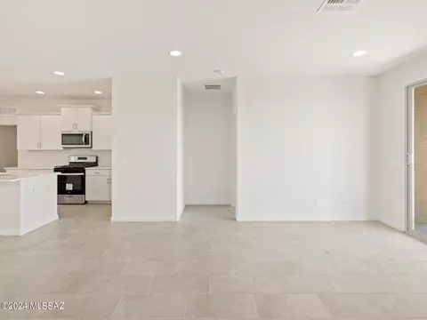 Kitchen - 12560 E Caden Dr, Vail, AZ 85641 photo 4 of 9
