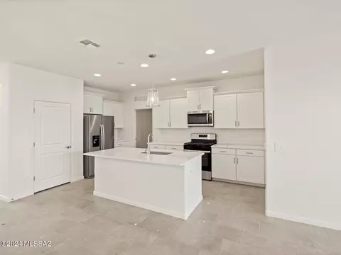 Kitchen - 12560 E Caden Dr, Vail, AZ 85641 photo 3 of 9