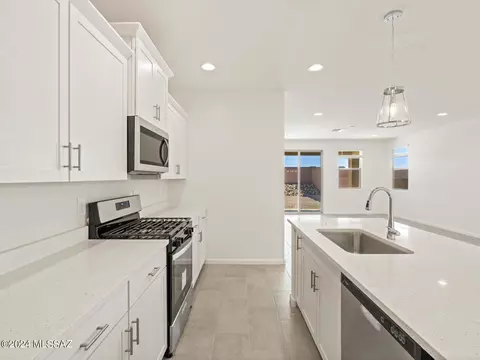 Kitchen - 12560 E Caden Dr, Vail, AZ 85641 photo 7 of 9