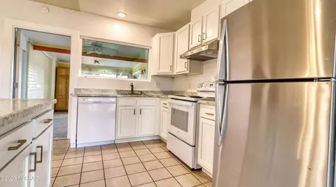 9752 E Watson Dr, Tucson, AZ 85730 photo 4