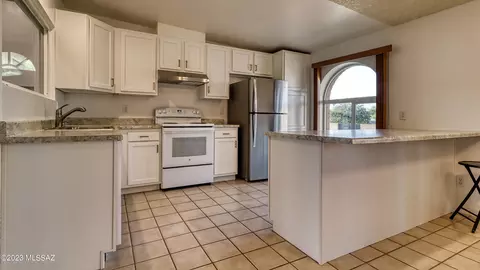 9752 E Watson Dr, Tucson, AZ 85730 photo 3