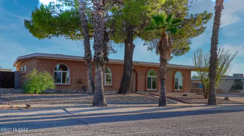 9752 E Watson Dr, Tucson, AZ 85730 photo 2