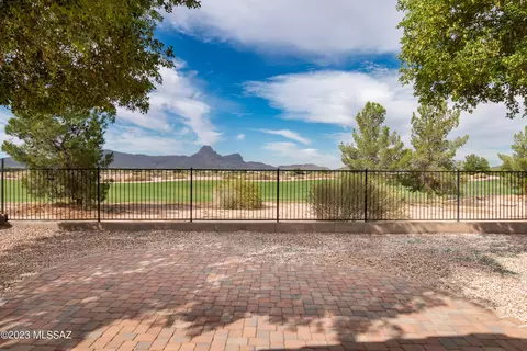 8637 N Continental Links Dr, Tucson, AZ 85743