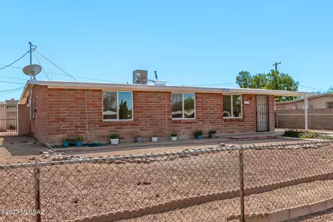 1218 E Illinois St, Tucson, AZ 85714
