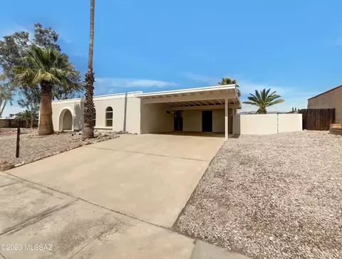 8995 E Holmes St, Tucson, AZ 85710