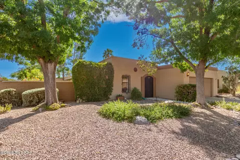 8952 E Seneca St, Tucson, AZ 85715