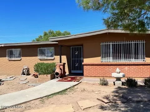 1330 W Edgewater Dr, Tucson, AZ 85704