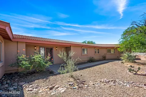 1465 W Via Ventajosa, Sahuarita, AZ 85629