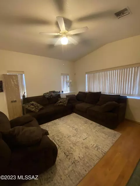 859 W Budmoore Ter, Tucson, AZ 85705