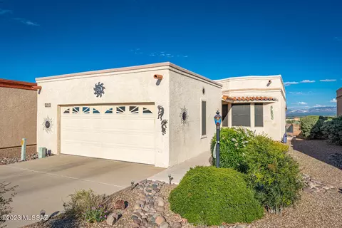 513 W Riverdale Ct, Green Valley, AZ 85614