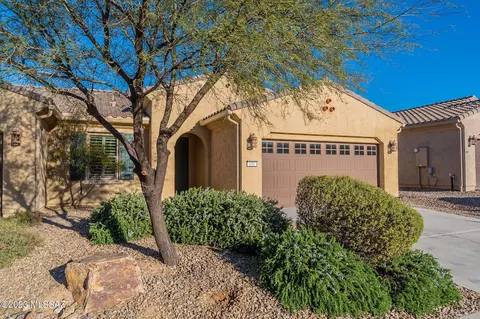 850 N Broken Hills Dr, Green Valley, AZ 85614
