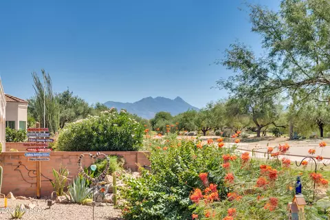 1477 N Bank Swallow Rd, Green Valley, AZ 85614
