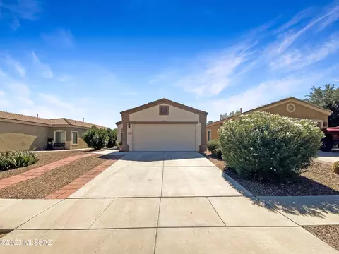 166 E Calle Puente Azul, Sahuarita, AZ 85629