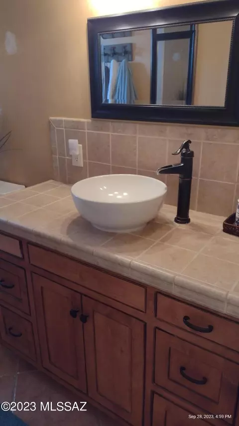 233 E Corona Rd, Tucson, AZ 85756 photo 9