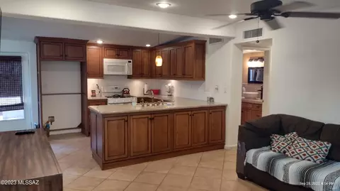 233 E Corona Rd, Tucson, AZ 85756 photo 2