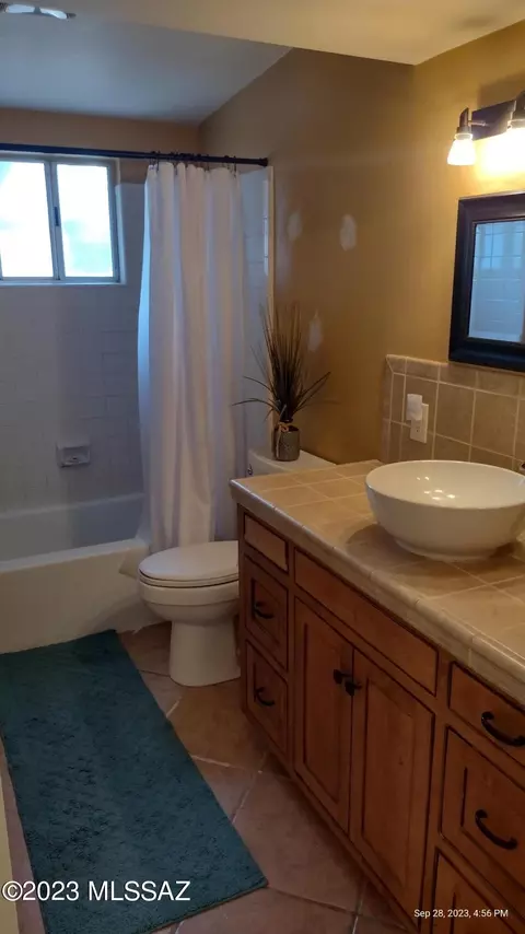 233 E Corona Rd, Tucson, AZ 85756 photo 8