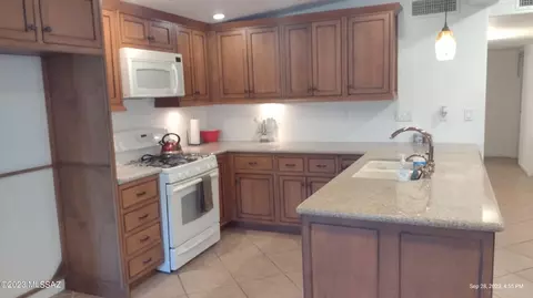233 E Corona Rd, Tucson, AZ 85756 photo 6