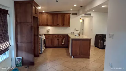 233 E Corona Rd, Tucson, AZ 85756 photo 5
