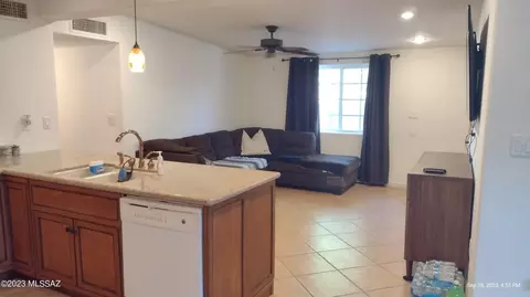 233 E Corona Rd, Tucson, AZ 85756 photo 3