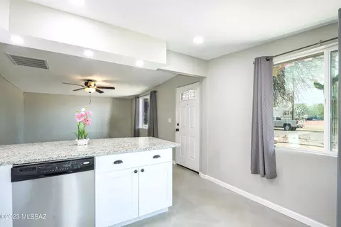 3949 E 27th St, Tucson, AZ 85711 photo 12