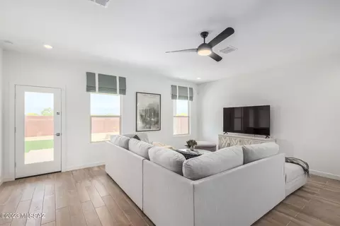 5497 W Summer View Dr, Marana, AZ 85658