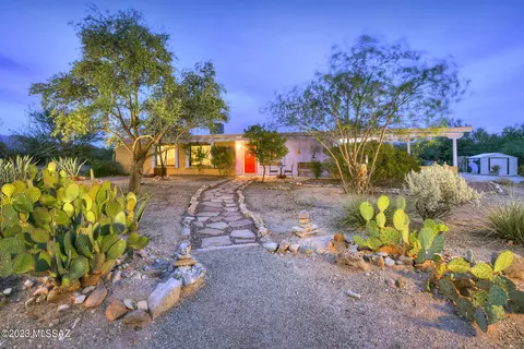 9111 E Loma Linda Pl, Tucson, AZ 85749