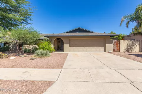 7581 E La Cienega Dr, Tucson, AZ 85715