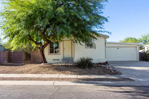 6196 E Thunder River Dr, Tucson, AZ 85756