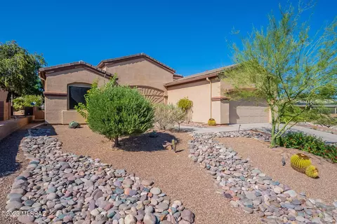 1090 W Mountain Nugget Dr, Green Valley, AZ 85614