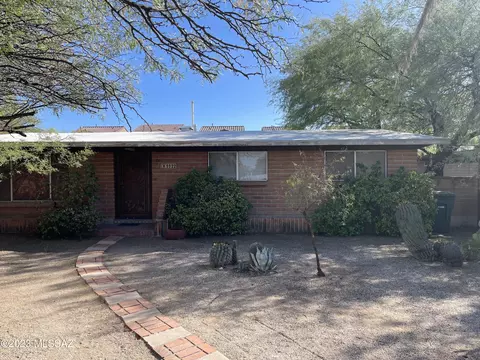 1122 E Greenlee Pl, Tucson, AZ 85719