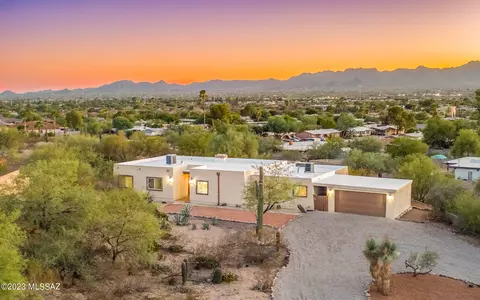 2661 W Calle Del Santo, Tucson, AZ 85741