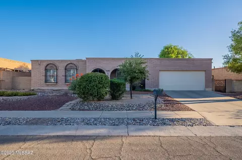 9452 E Barrudean Hills St, Tucson, AZ 85710