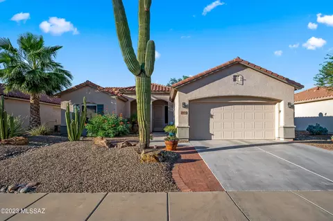 7664 W Candlecreek Rd, Tucson, AZ 85743