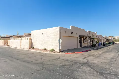961 W Paria Ln, Tucson, AZ 85704