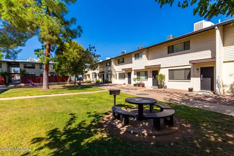 1336 S Avenida Polar #C-210, Tucson, AZ 85710