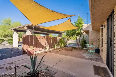 7704 E Kenyon Dr, Tucson, AZ 85710 photo 3