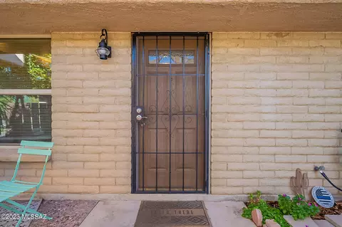 7704 E Kenyon Dr, Tucson, AZ 85710 photo 4