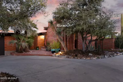 2106 E Camino El Ganado, Tucson, AZ 85718