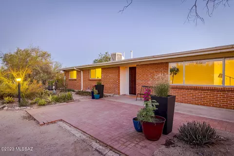 945 W Las Palmas Dr, Tucson, AZ 85704