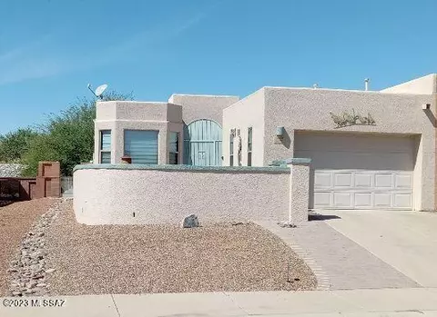 235 N Running Spring Dr, Green Valley, AZ 85614